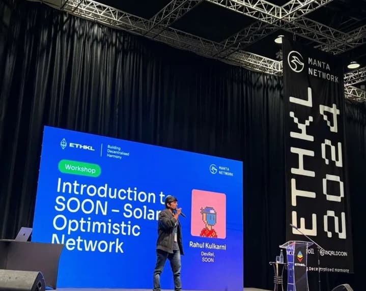 Rahul Kulkarni speaking at ETH KL